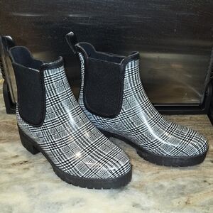 Stylish Plaid Rain Boots - Black and White